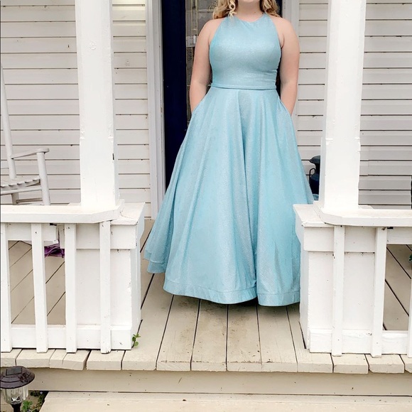 Prom dress - Picture 2 of 3